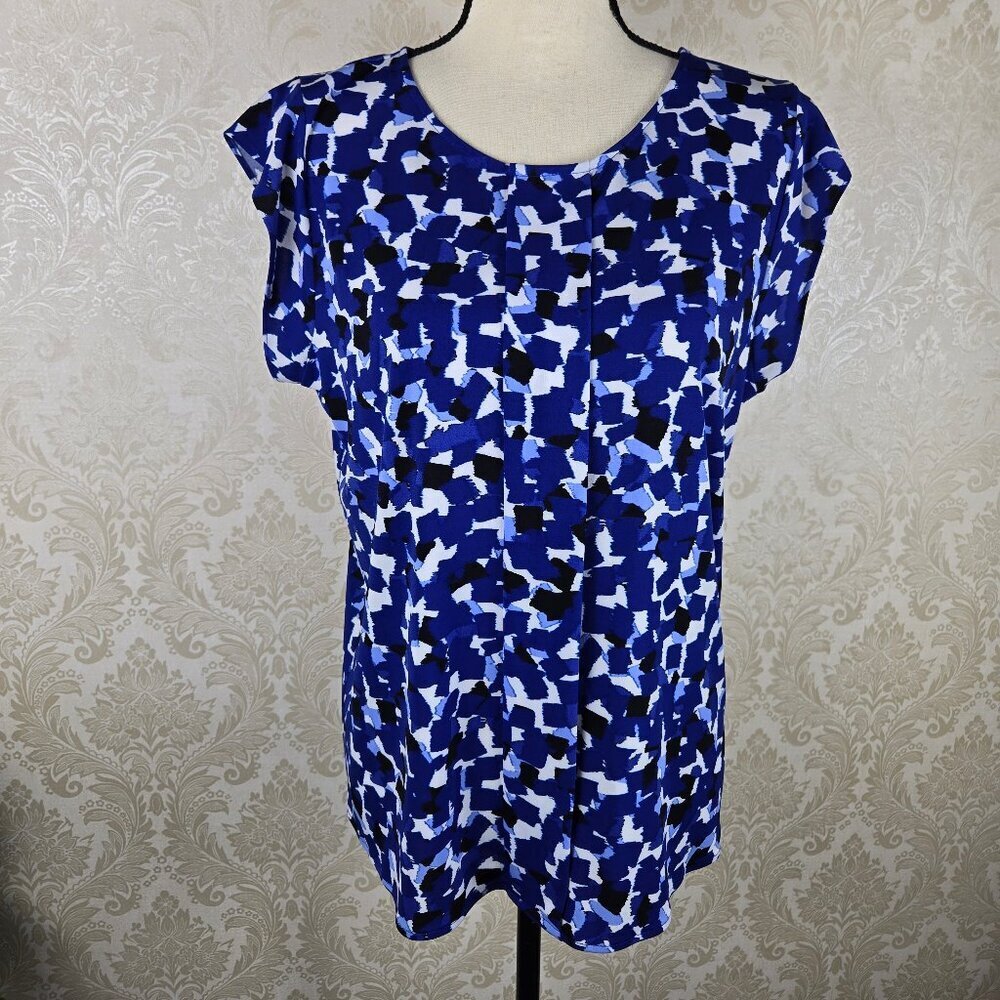 Tahari Arthur S Levine Size Medium Blue Patterned Blouse Cap Sleeve Box Pleat